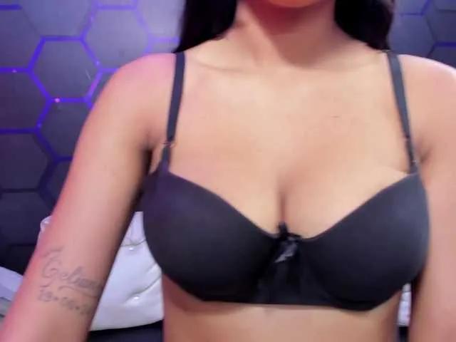 Offline Daring-Latinavip on BongaCams