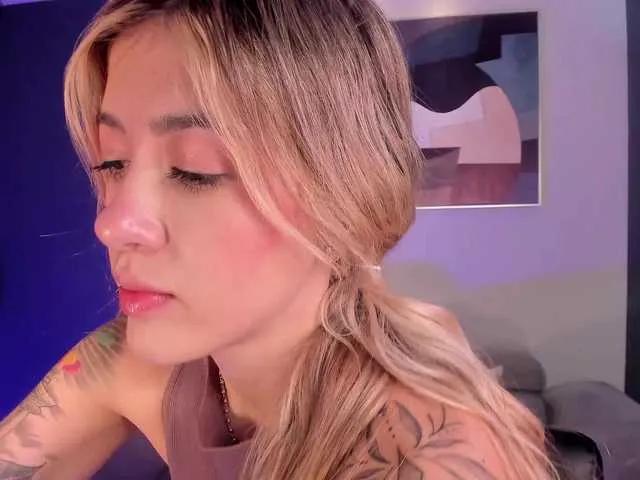 Offline EveBenson on BongaCams