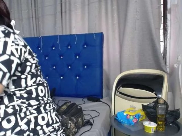 Offline horny-cougar on BongaCams