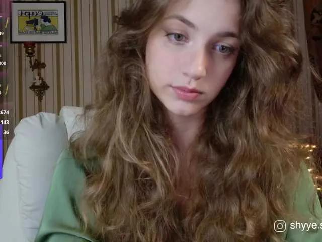 Offline sarahsupershy on BongaCams