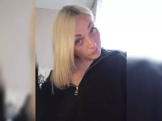 Offline Tanysha-1 on BongaCams