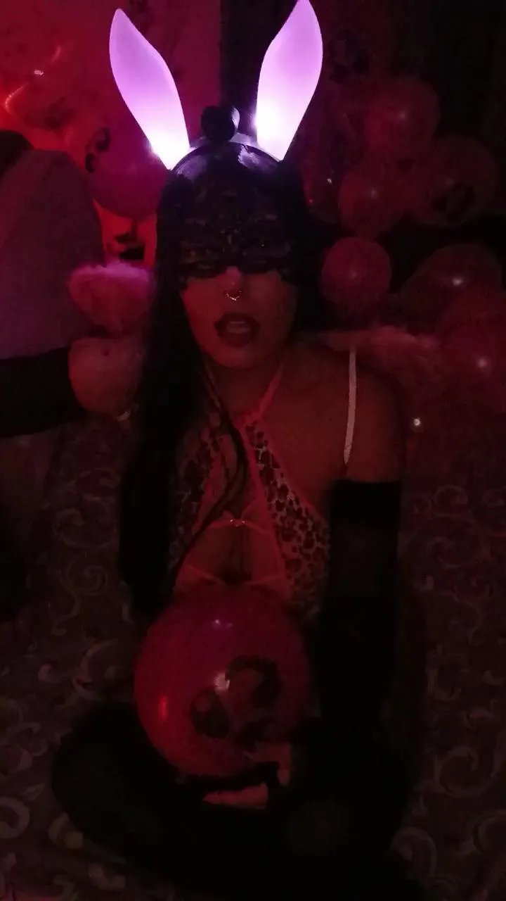 Offline Adelaide986 on Cam4