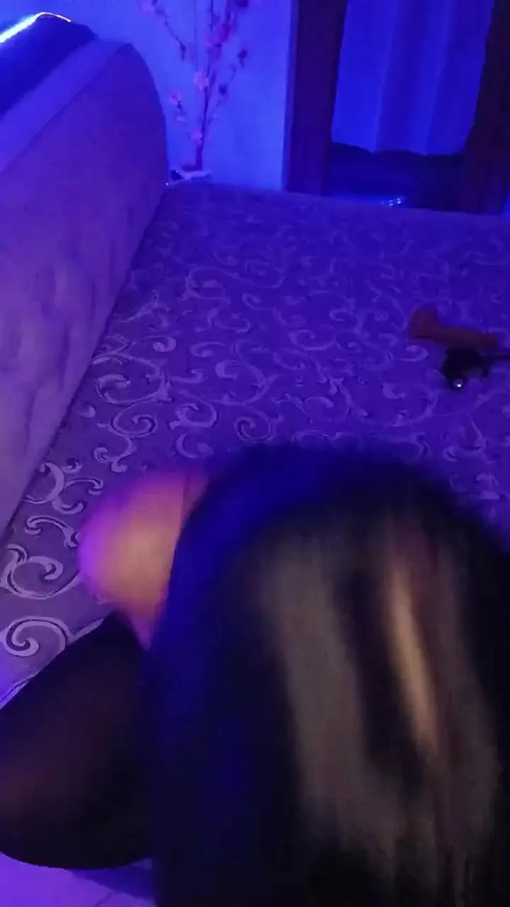 Offline Adelaide986 on Cam4