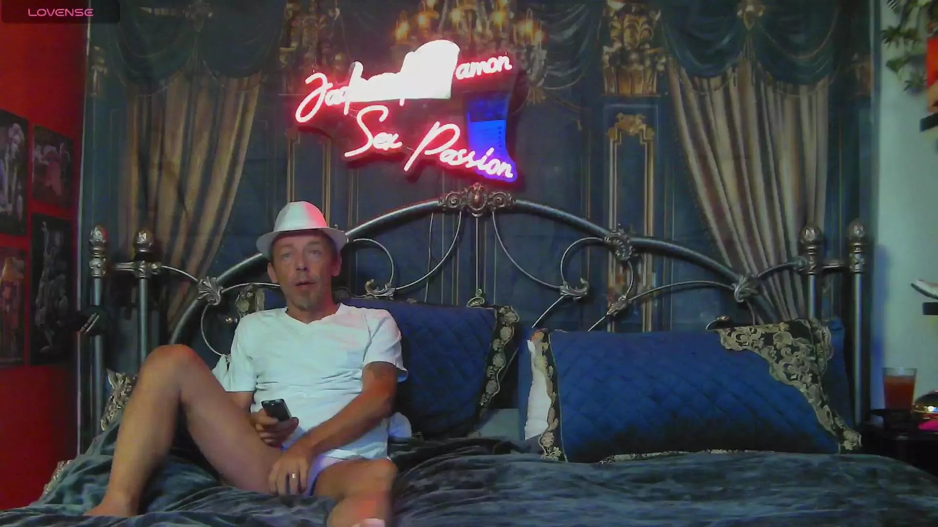 Offline JadeSexPassion on Cam4