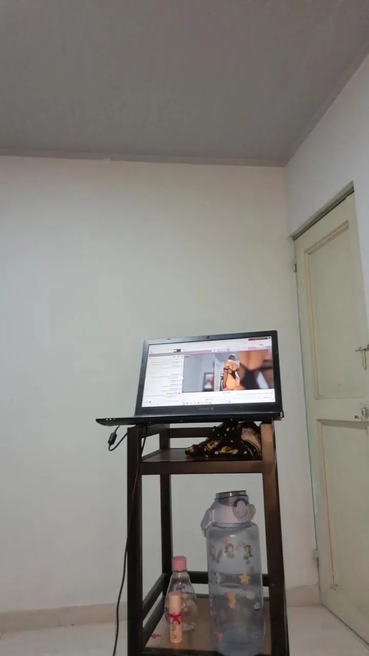 Offline Tania__honey on Cam4