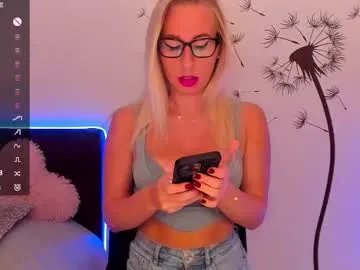 Freechat agent_polly on Chaturbate