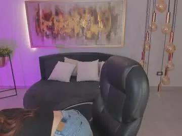 Freechat corinnerusso on Chaturbate