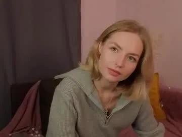 Away gwenkevwitch on Chaturbate