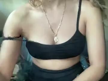 heybluebabe — BOOBIES OUT <3 15 minutesssss [268 tokens left] #hairy #natural #petite #new #bigboobs