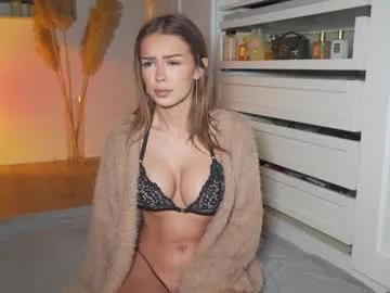 Freechat hotbella_ on Chaturbate