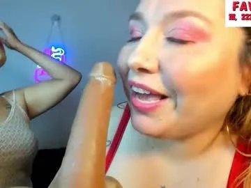 Freechat im_karoline on Chaturbate