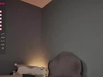 Freechat jenniee_ on Chaturbate