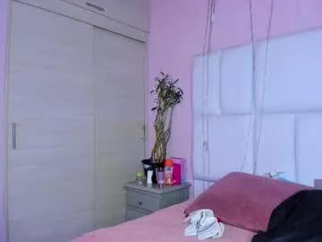 Freechat kiana_cream on Chaturbate