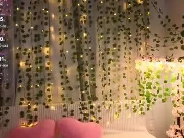 kira_briis on Chaturbate