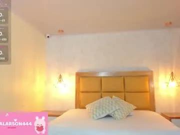 larsonmia on Chaturbate