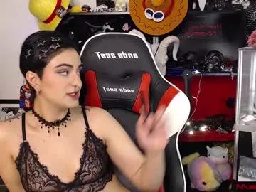 Freechat maevemads on Chaturbate