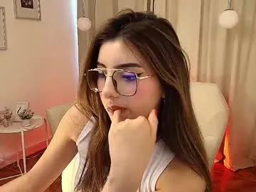 Freechat rousee_v on Chaturbate
