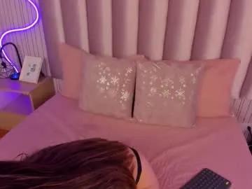 samanthapeachs — rubbing your tatas will warm you up a bit  [21 tokens left] I'm just looking for someone to warm me up, the weather is a little cold, can you give me your warmth?? #natural #petite  #daddysgirl  #cute
