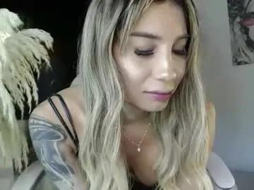 Away saragoddesshot on Chaturbate