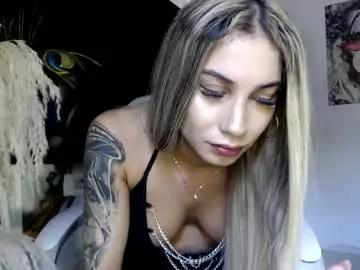 Away saragoddesshot on Chaturbate