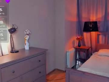 Freechat synne_glows on Chaturbate