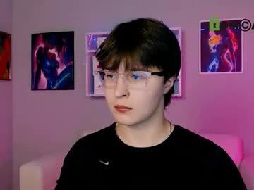 teo_wilson — GOAL: take off t-shirt [666 tokens remaining] Welcome to my room! #new #halloween #shy #muscles #cute