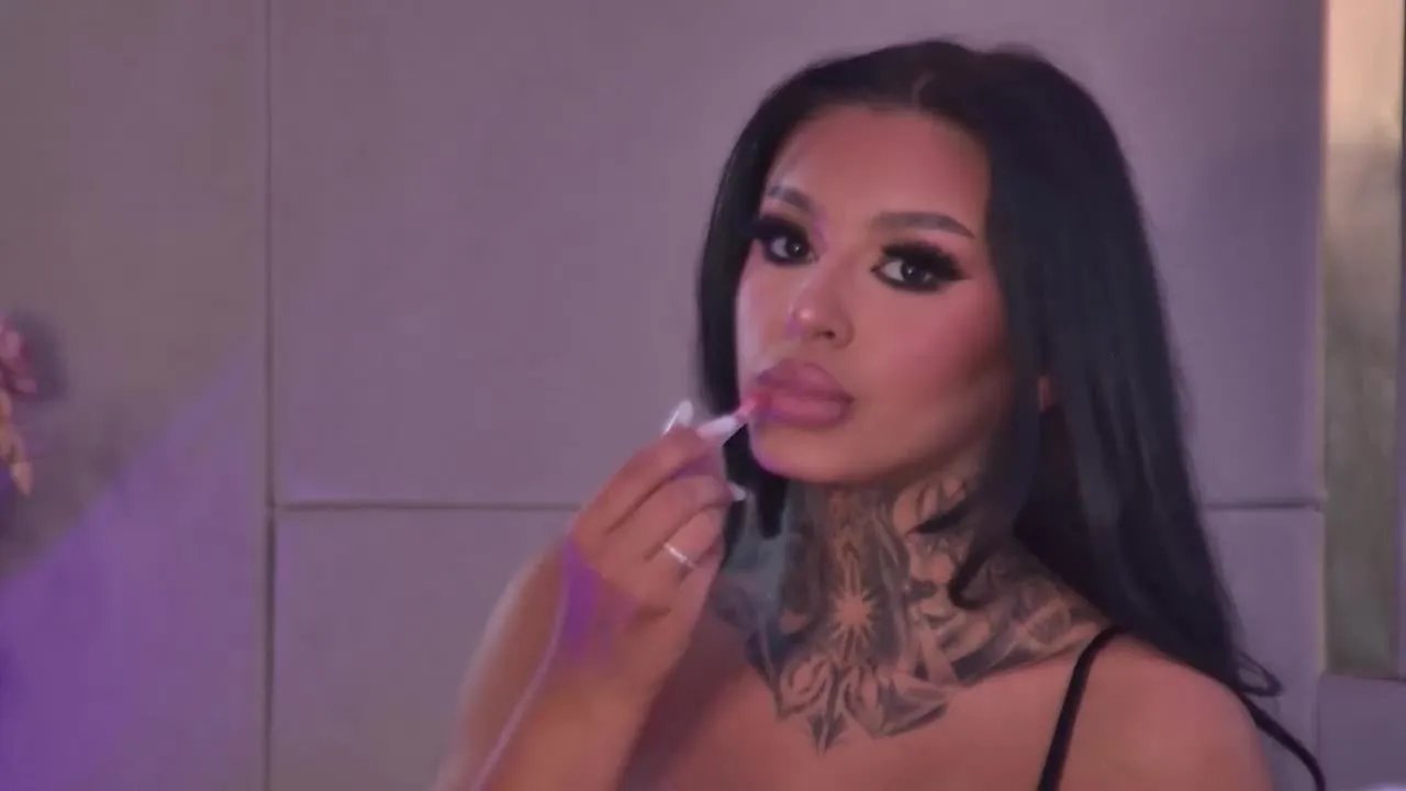 Offline CherrieMadison on Streamray