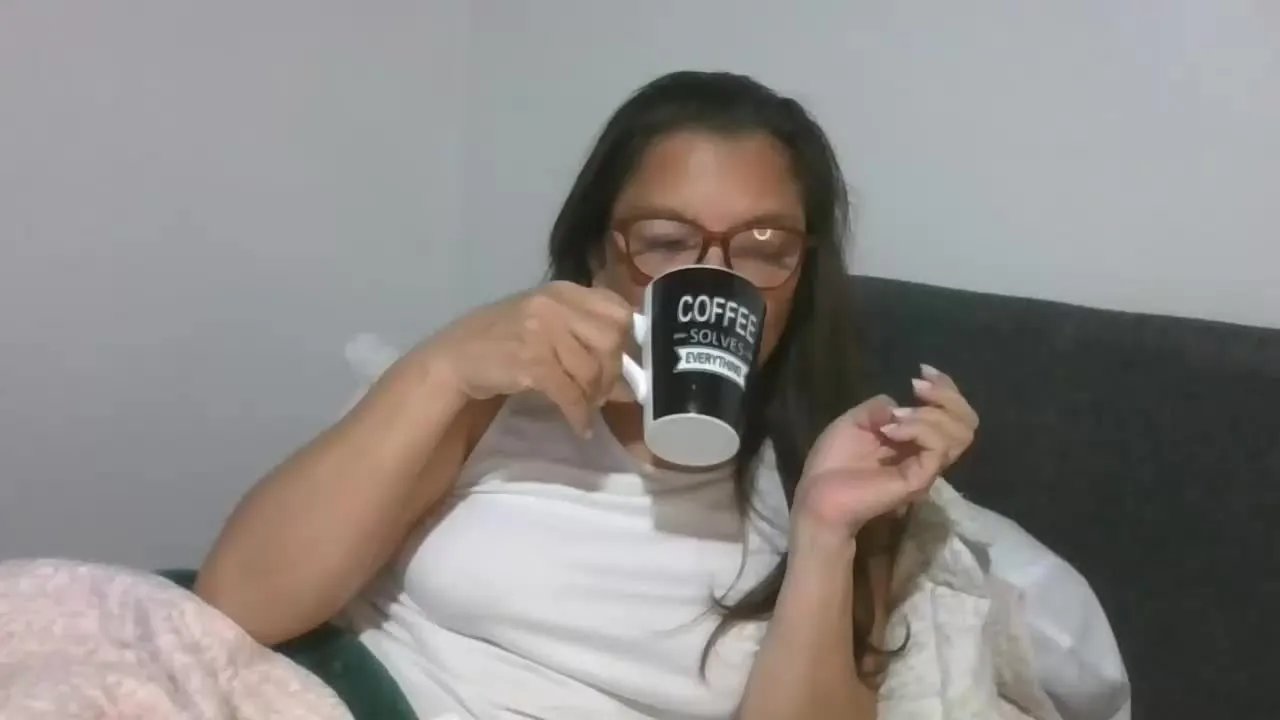 Offline EstelaHot on Streamray