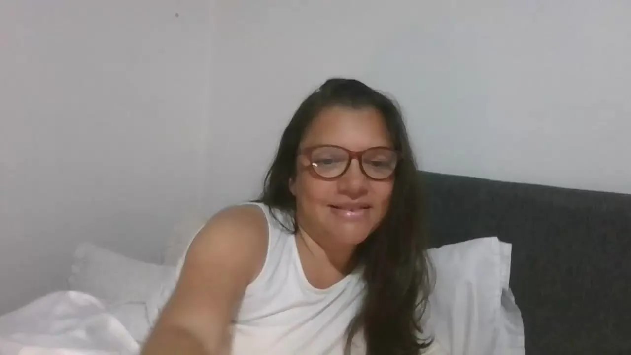 Offline EstelaHot on Streamray