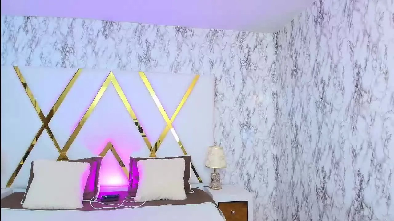 JuliThompson — Freechat on Streamray