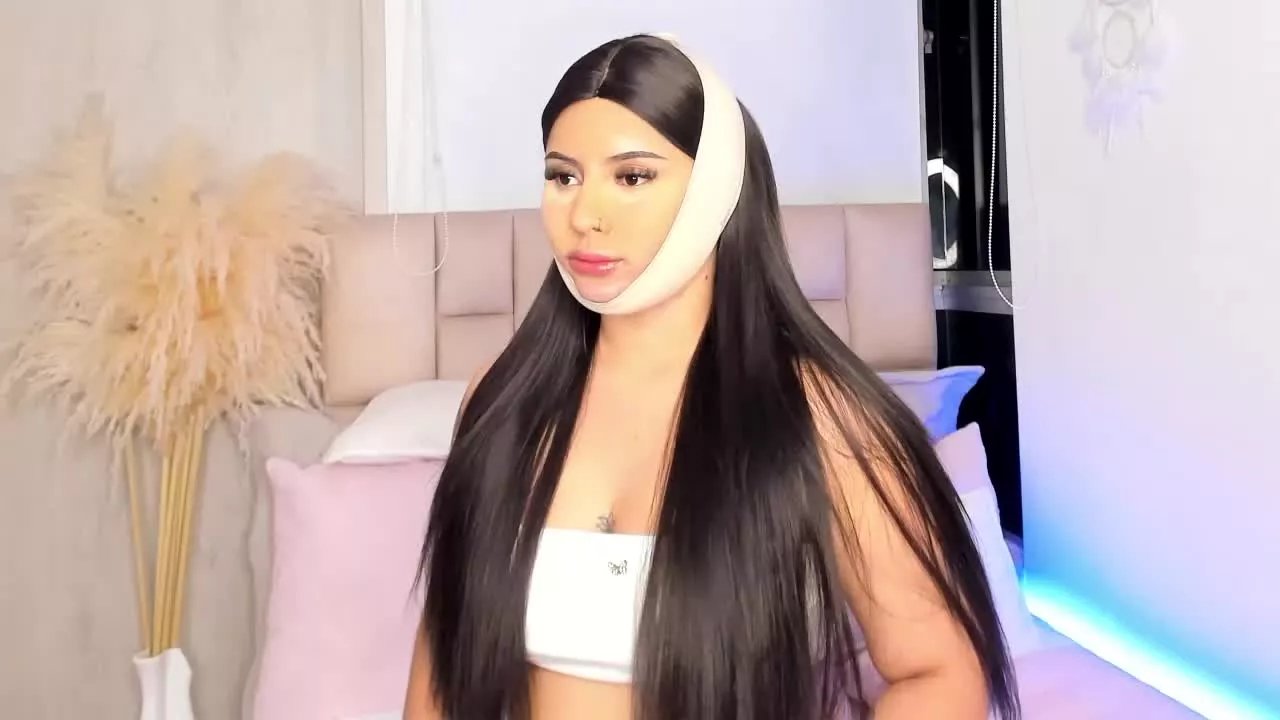 Offline LauraHott on Streamray