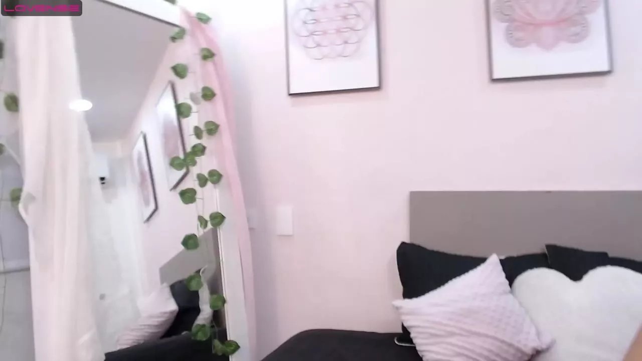 Offline SabrinaRaiin on Streamray