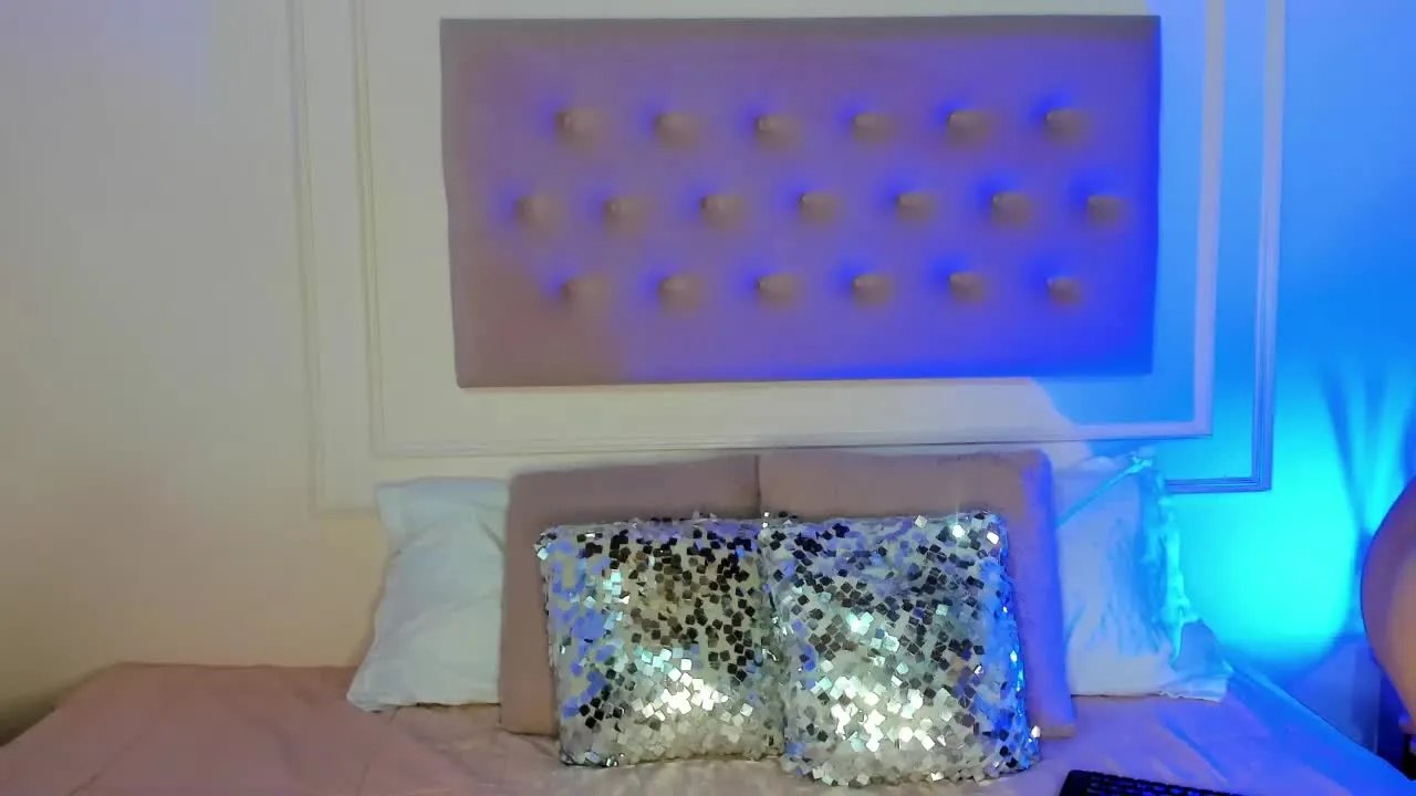 Offline SabrinaRaiin on Streamray