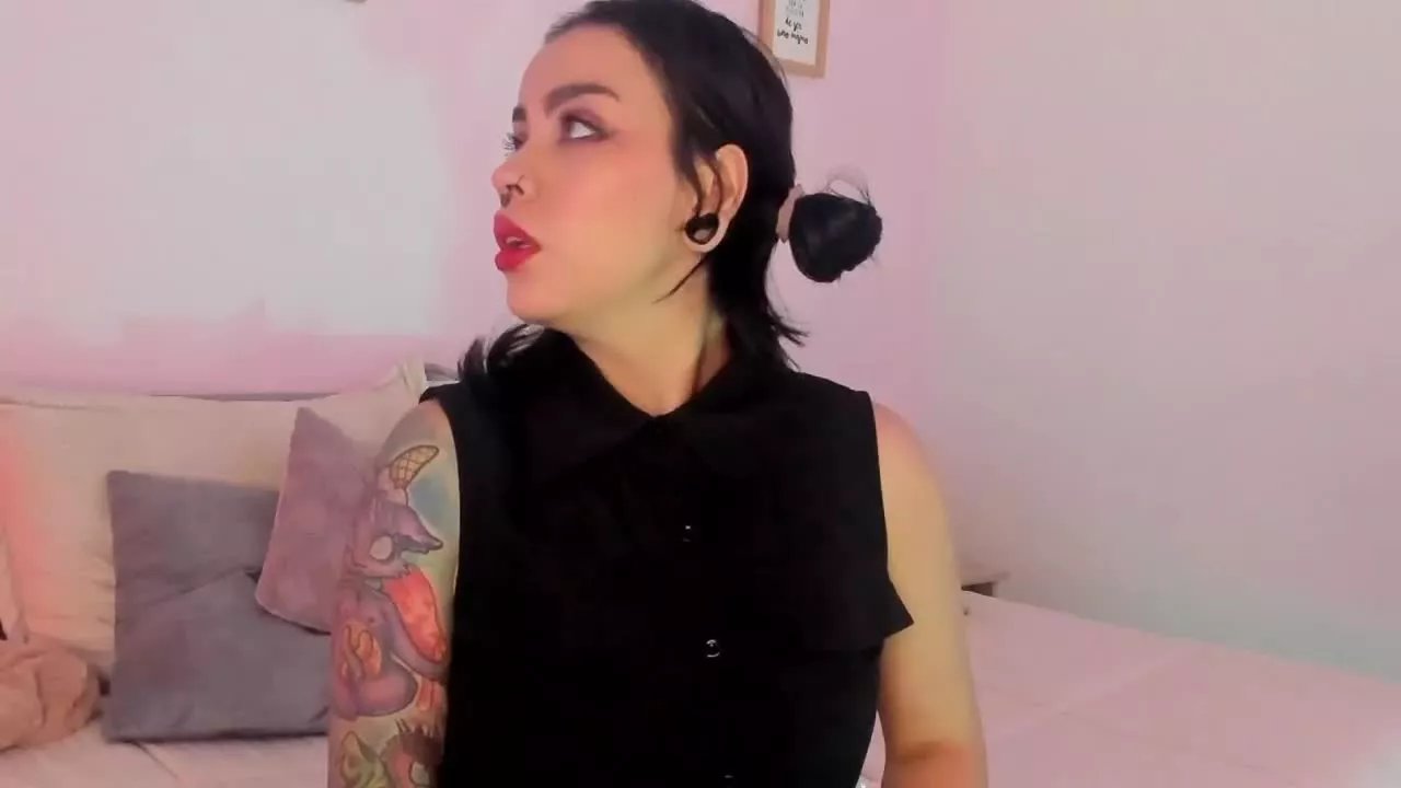 Offline Succubus_Dolly on Streamray