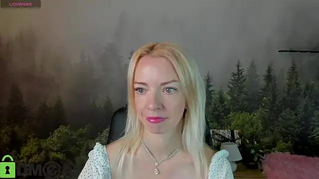 StripChat _Keetti_ is Freechat _Keetti_ — remove the straps and massage your chest