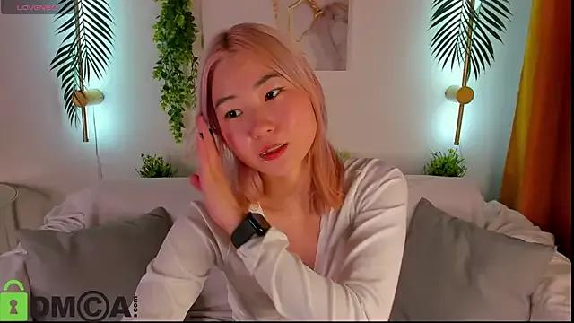 Aisi_18 on StripChat 