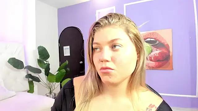 alaia_greyy on StripChat