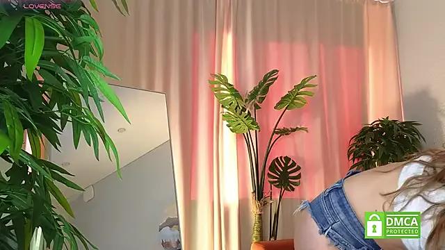 Freechat AliciaMellow on StripChat