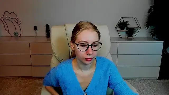 Freechat Alina_Blonde on StripChat