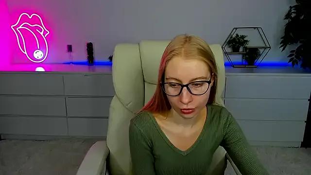 Freechat Alina_Blonde on StripChat