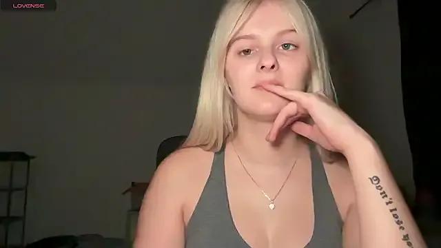 Allylove03 on StripChat 