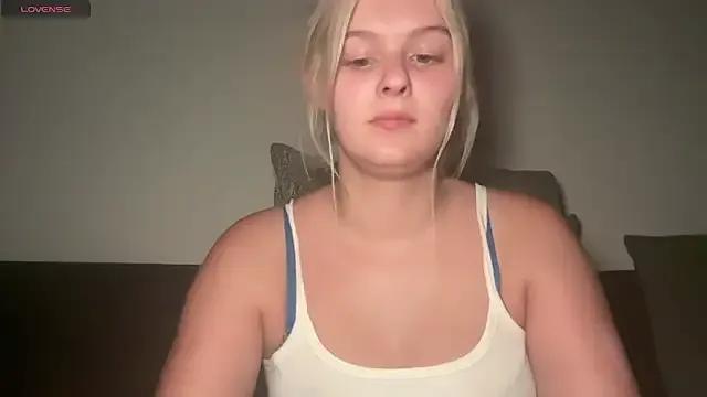 Allylove03 on StripChat 