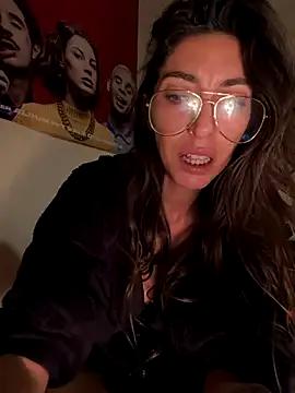 StripChat Amani_thewolf is Freechat Amani_thewolf — DP double penetration + V LT