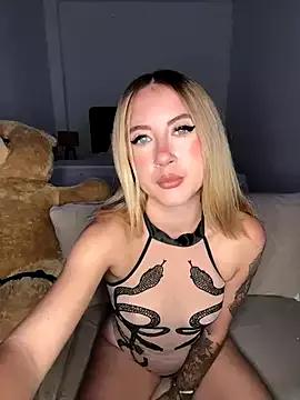 Freechat asraifae on StripChat