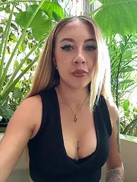 Freechat asraifae on StripChat