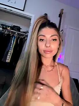 Freechat bbgurlnickii on StripChat