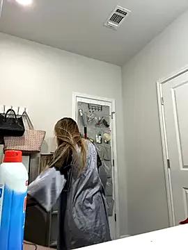 Freechat bbgurlnickii on StripChat