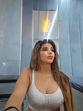 Bella_Posh on StripChat 