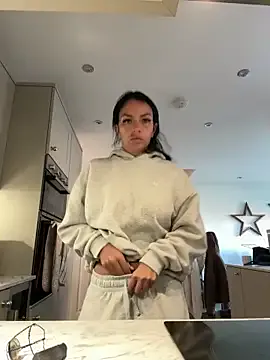 BELLABLACKXUK on StripChat