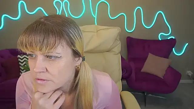 BellaLaPetit on StripChat 